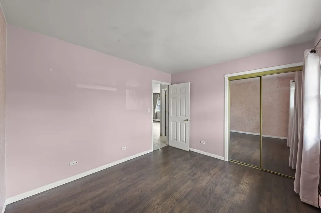 255 East Oak Street Addison IL 60101