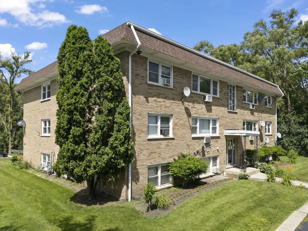 255 East Oak Street Addison IL 60101