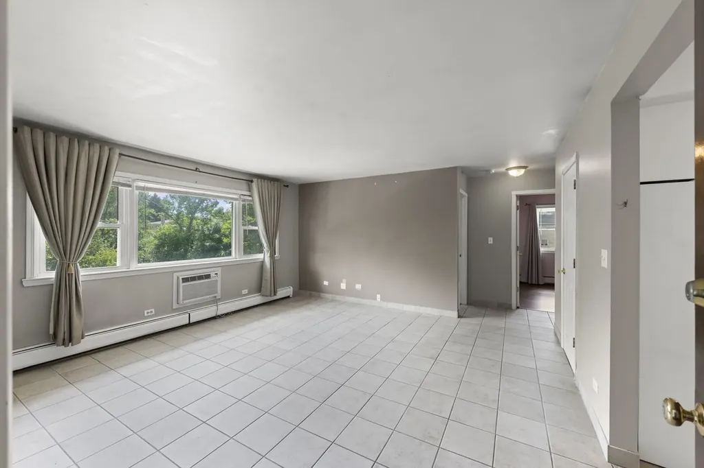 255 East Oak Street Addison IL 60101