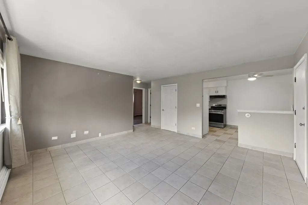 255 East Oak Street Addison IL 60101