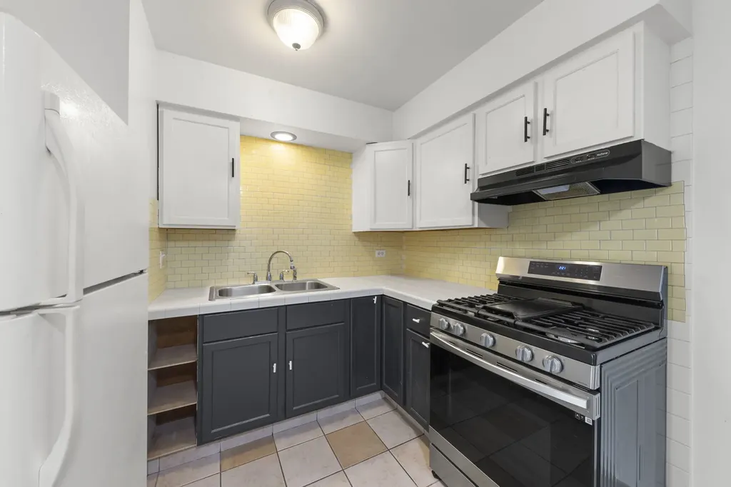 255 East Oak Street Addison IL 60101