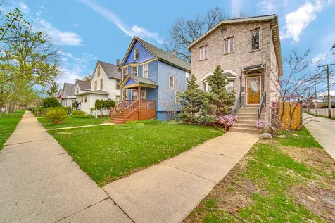 1915 Dewey Avenue Evanston IL 60201