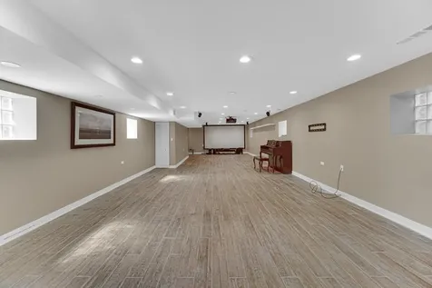 1915 Dewey Avenue Evanston IL 60201