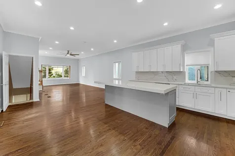 1915 Dewey Avenue Evanston IL 60201