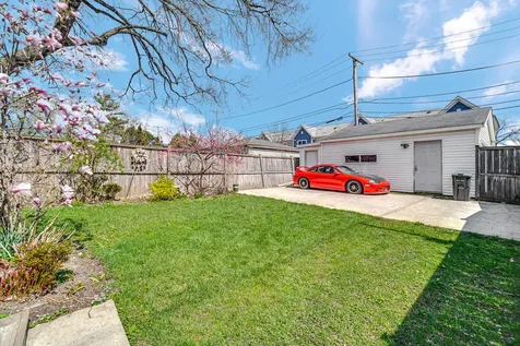 1915 Dewey Avenue Evanston IL 60201