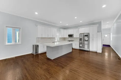 1915 Dewey Avenue Evanston IL 60201