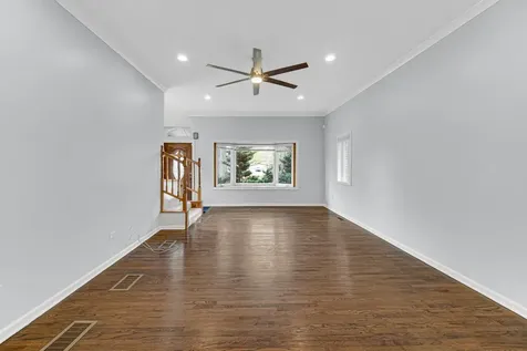 1915 Dewey Avenue Evanston IL 60201