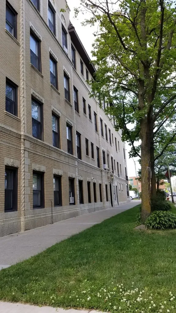 4764 North Virginia Avenue Chicago IL 60625