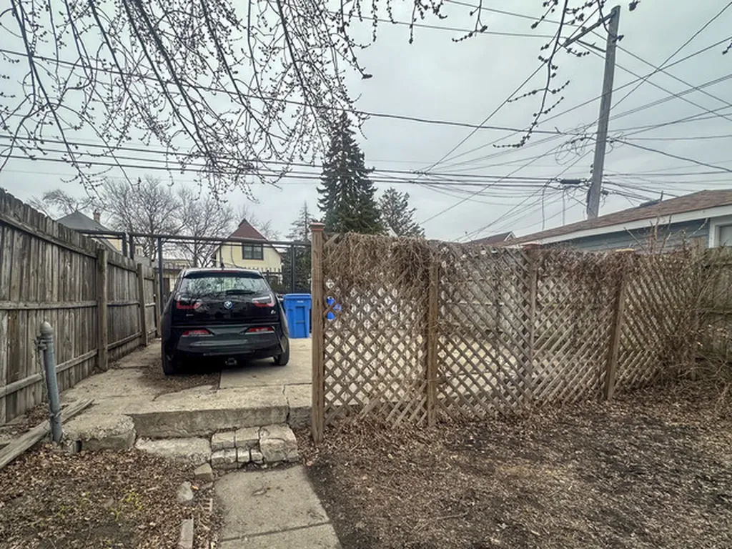 2037 North Tripp Avenue Chicago IL 60639
