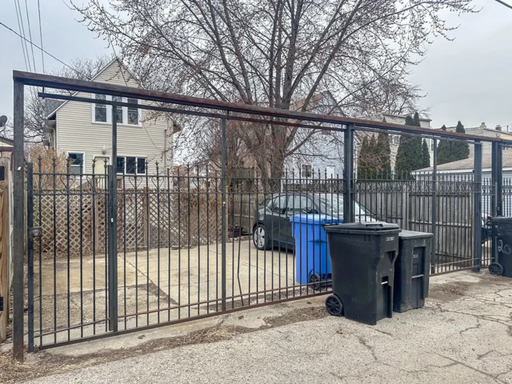 2037 North Tripp Avenue Chicago IL 60639