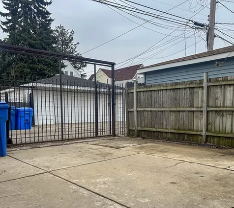 2037 North Tripp Avenue Chicago IL 60639