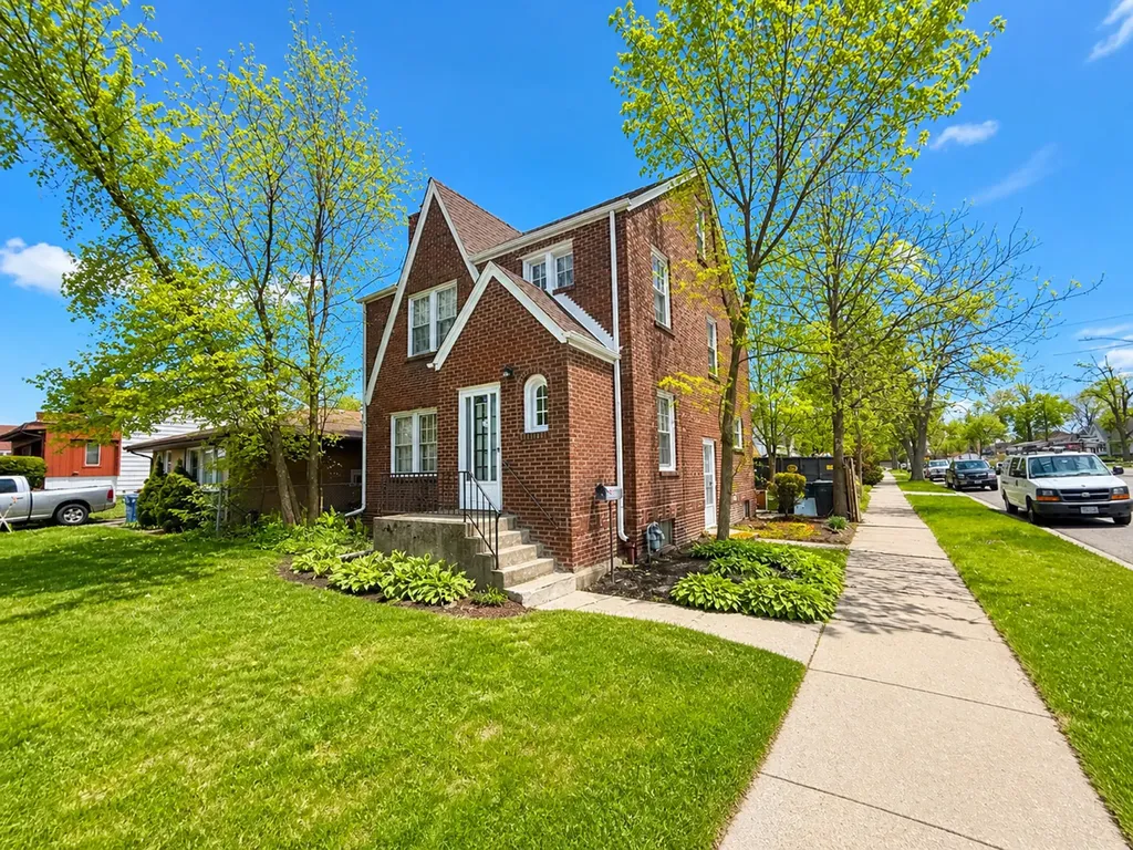 1527 Brookside Avenue Waukegan IL 60085