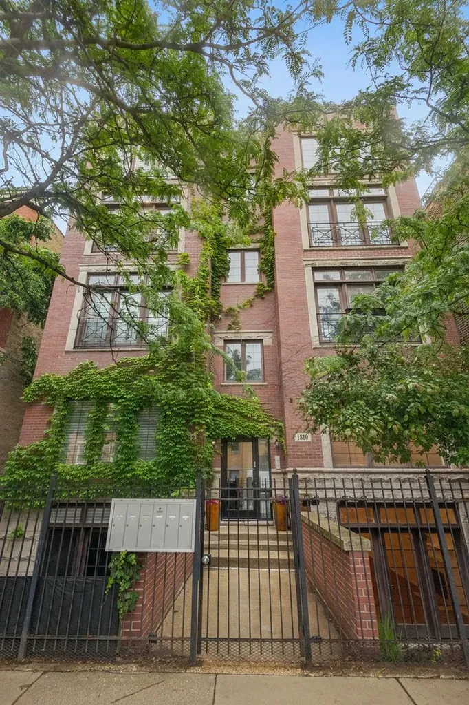1810 West Armitage Avenue Chicago IL 60622