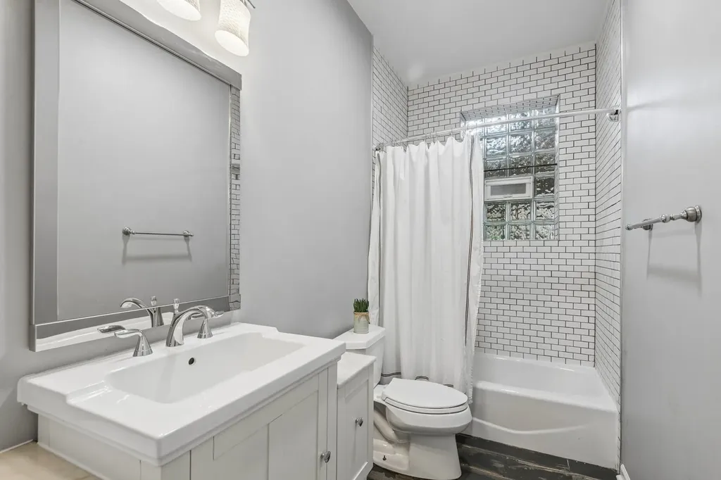 1810 West Armitage Avenue Chicago IL 60622