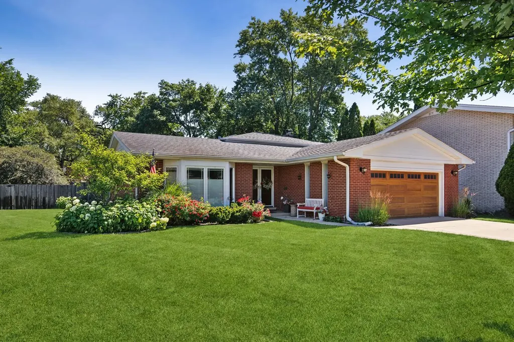 6833 North Concord Lane N Niles IL 60714