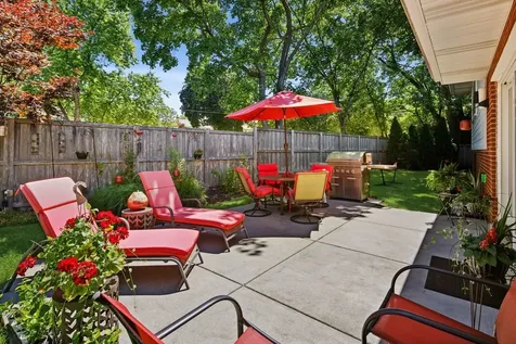 6833 North Concord Lane N Niles IL 60714