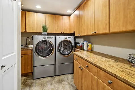 6833 North Concord Lane N Niles IL 60714