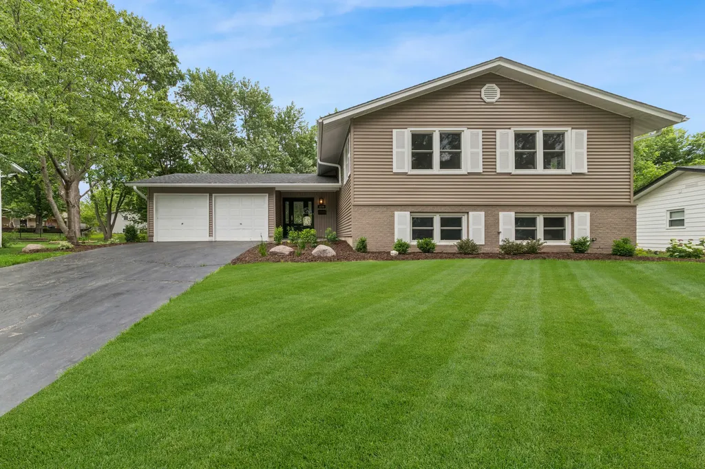 3239 Stillwell Court Woodridge IL 60517