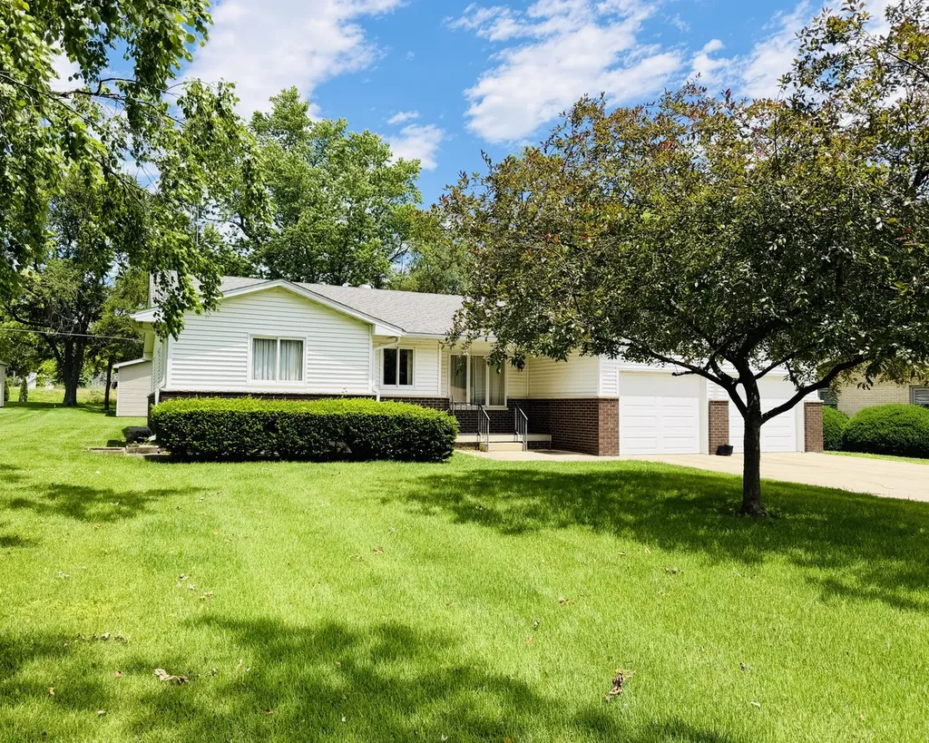 605 East Market Street Farmer City IL 61842