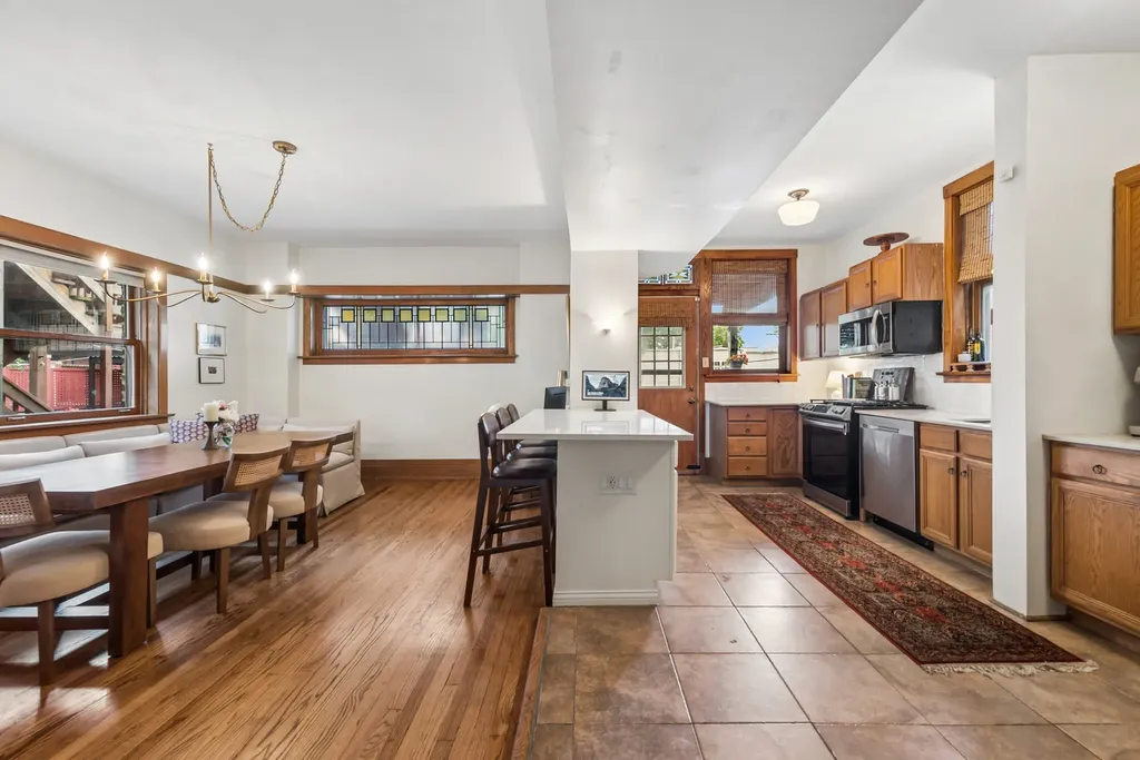 2736 North Mildred Avenue Chicago IL 60614