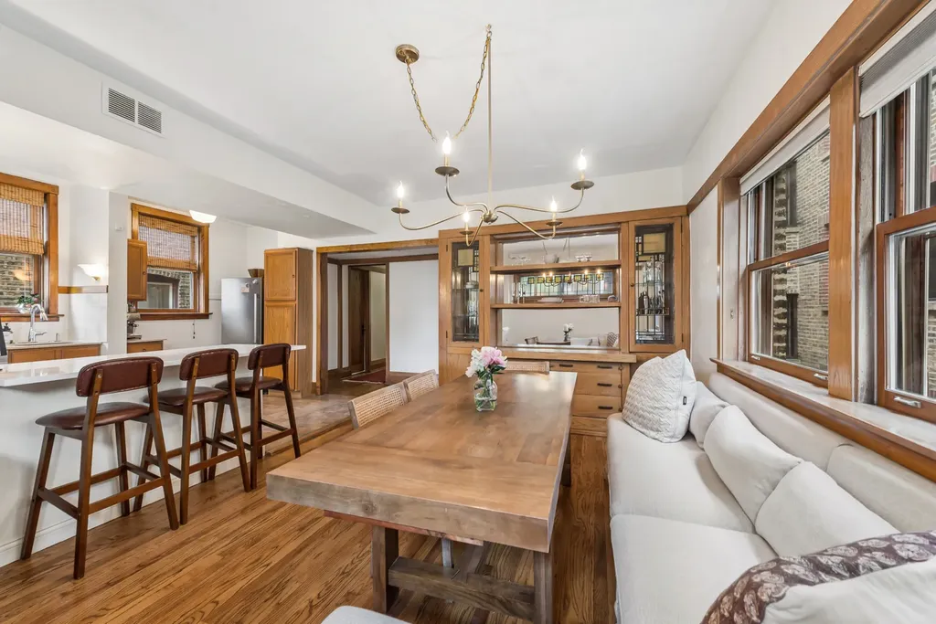 2736 North Mildred Avenue Chicago IL 60614