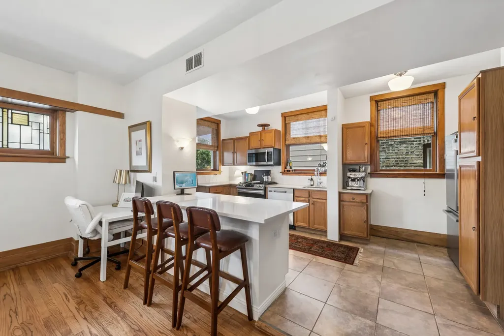 2736 North Mildred Avenue Chicago IL 60614