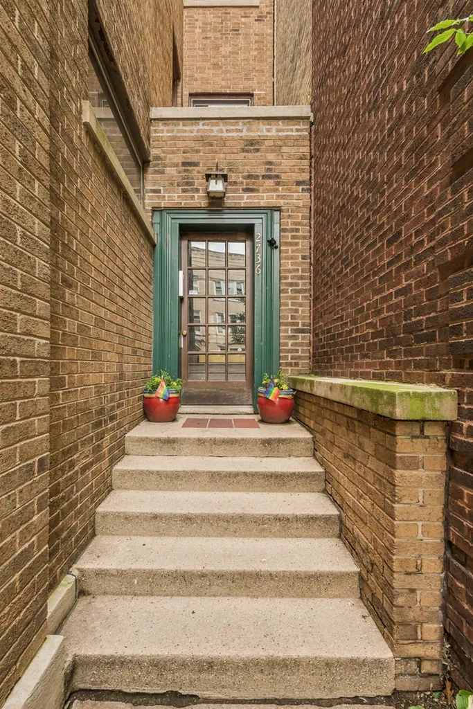 2736 North Mildred Avenue Chicago IL 60614