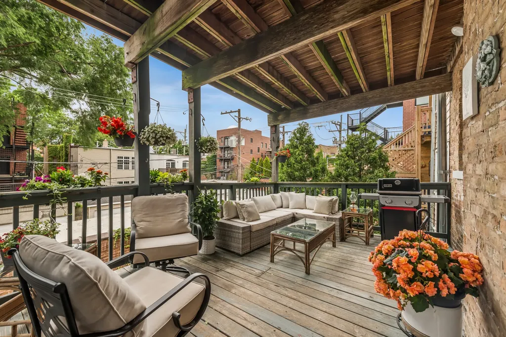 2736 North Mildred Avenue Chicago IL 60614