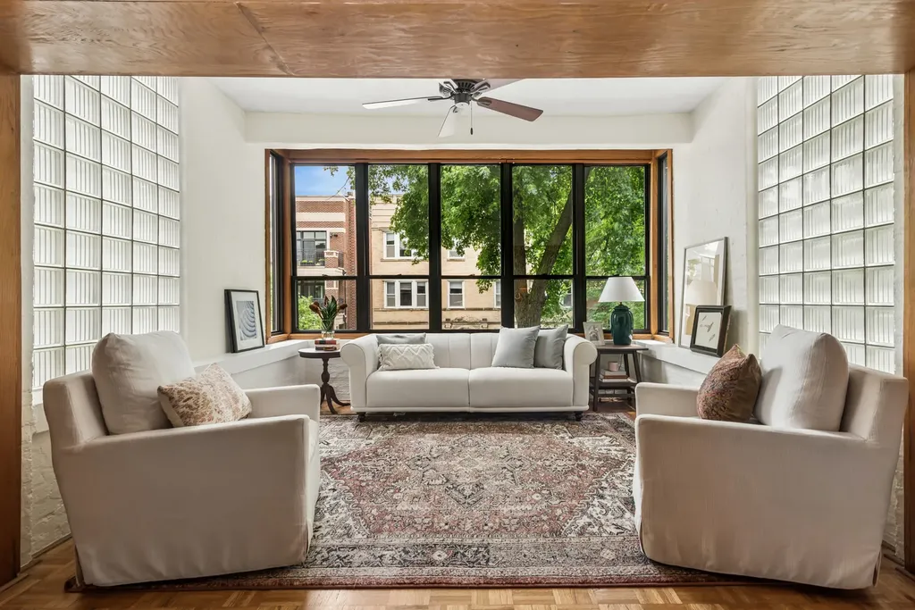 2736 North Mildred Avenue Chicago IL 60614