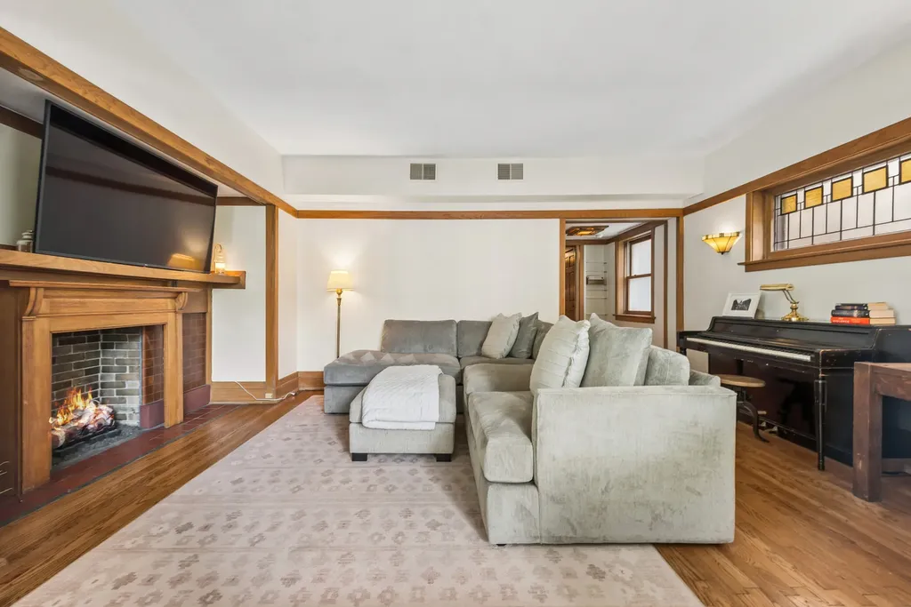 2736 North Mildred Avenue Chicago IL 60614