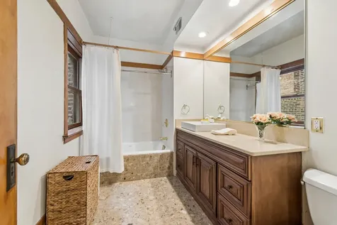 2736 North Mildred Avenue Chicago IL 60614
