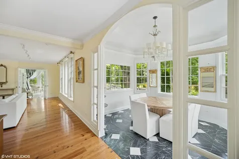 82 Woodley Road Winnetka IL 60093