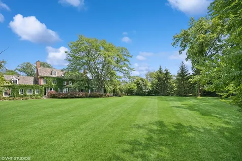 82 Woodley Road Winnetka IL 60093