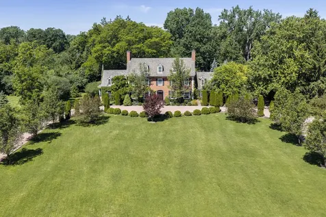 82 Woodley Road Winnetka IL 60093