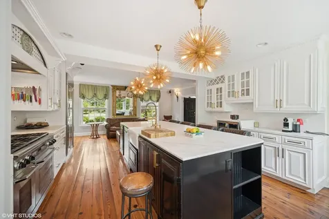 82 Woodley Road Winnetka IL 60093