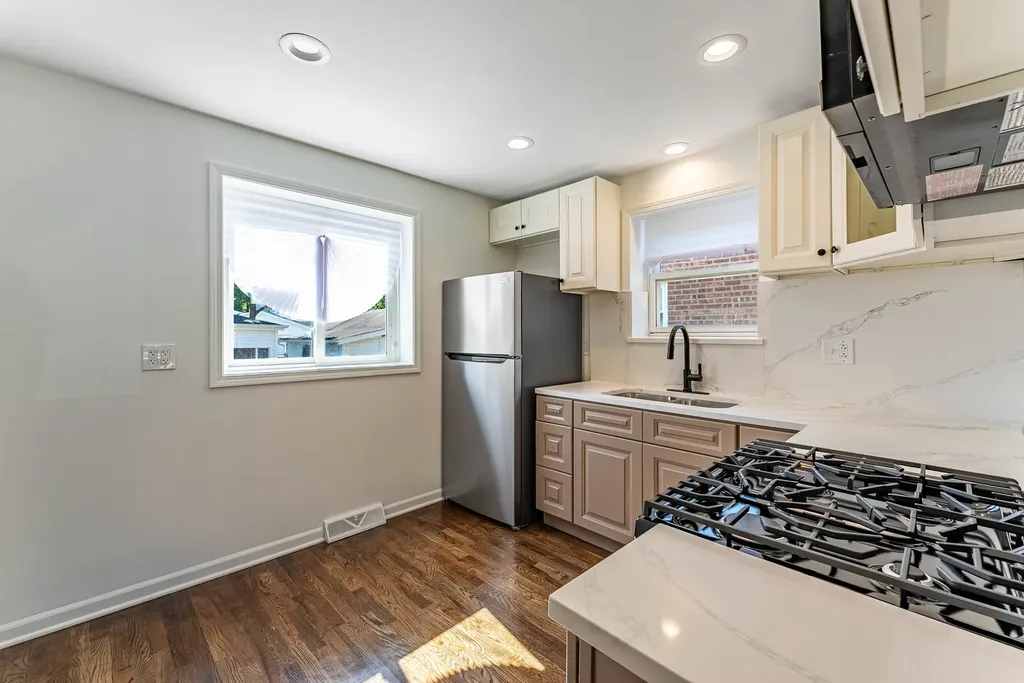 9131 South Parnell Avenue Chicago IL 60620