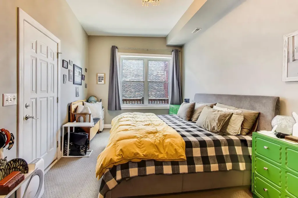 2601 North Hamlin Avenue Chicago IL 60647
