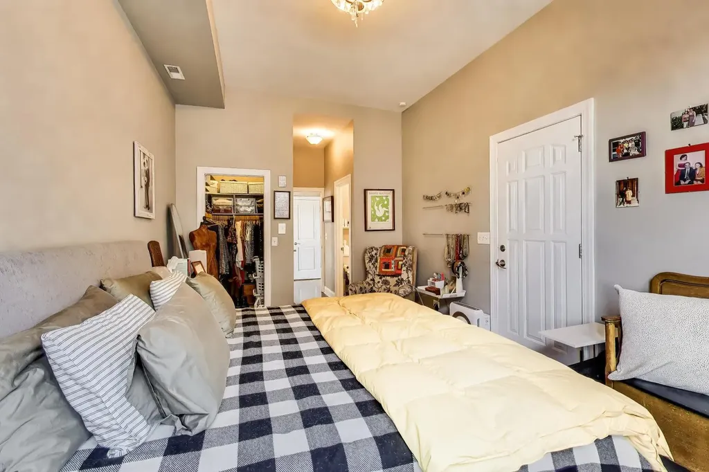 2601 North Hamlin Avenue Chicago IL 60647