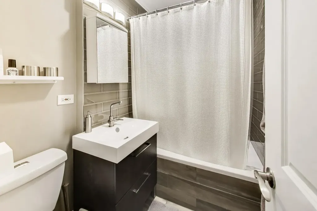 2601 North Hamlin Avenue Chicago IL 60647