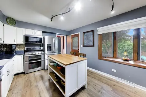 8 Charles Court Buffalo Grove IL 60089