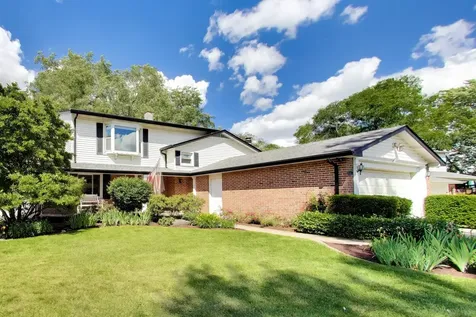 8 Charles Court Buffalo Grove IL 60089