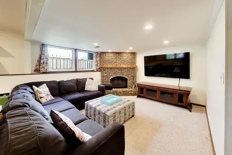 8 Charles Court Buffalo Grove IL 60089