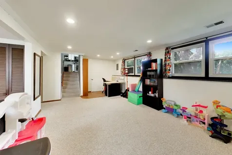 8 Charles Court Buffalo Grove IL 60089