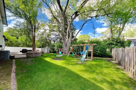 8 Charles Court Buffalo Grove IL 60089