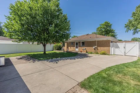 145 Princeton Street Des Plaines IL 60016