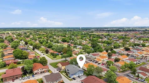 20125 Woodale Street Lynwood IL 60411