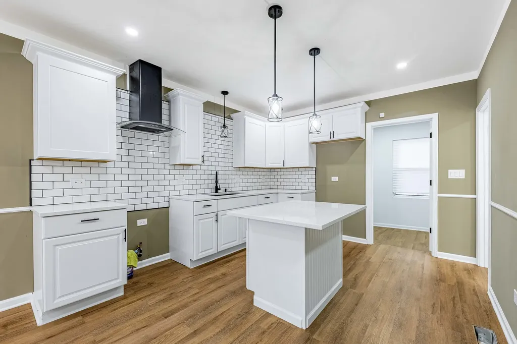 117 East 104th Place Chicago IL 60628