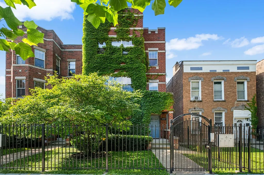 2909 West Fulton Street Chicago IL 60612