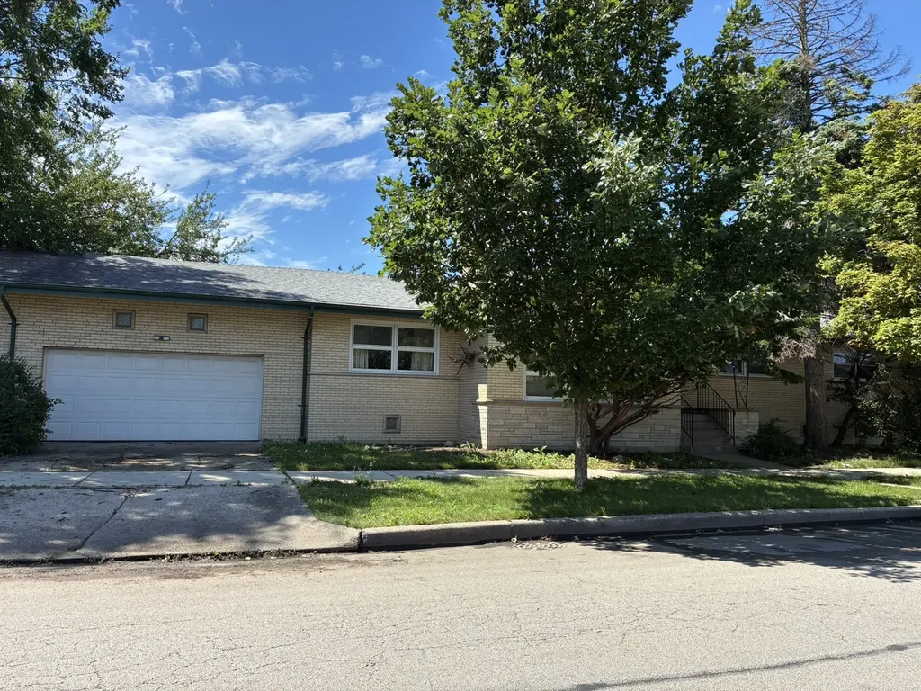 4721 West 78th Street Chicago IL 60652