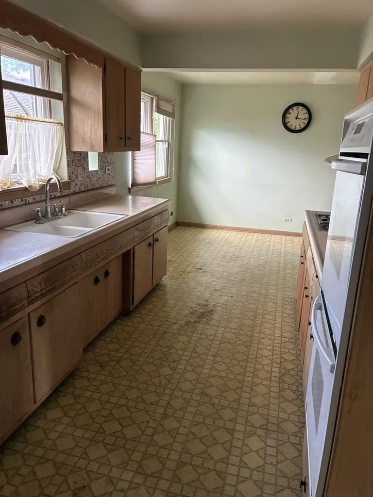 4721 West 78th Street Chicago IL 60652